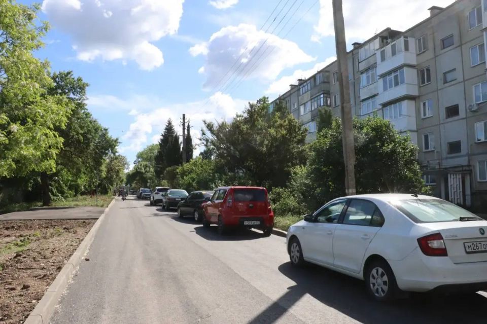 Иван Кошель: Вместе с главой муниципального образования Денисом Колесником и представителем подрядной организации осмотрел объекты по ул. Голощапова, 14 и ул. Войкова, 20, 22, где уже завершены работы по благоустройству... Иван Кошель: Вместе с главой муниципального образования Денисом Колесником и представителем подрядной организации осмотрел объекты по ул. Голощапова, 14 и ул. Войкова, 20, 22, где уже завершены работы по благоустройству...