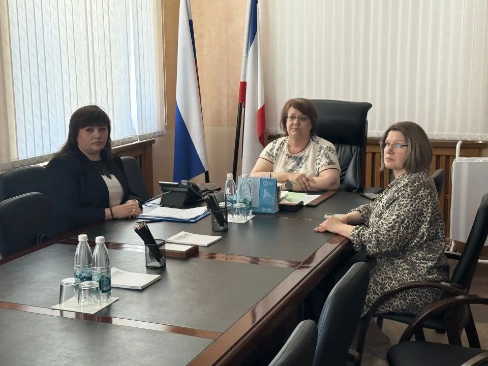 Елена Романовская приняла участие в заседании Трехсторонней комиссии по регулированию социально-трудовых отношений ЮФО