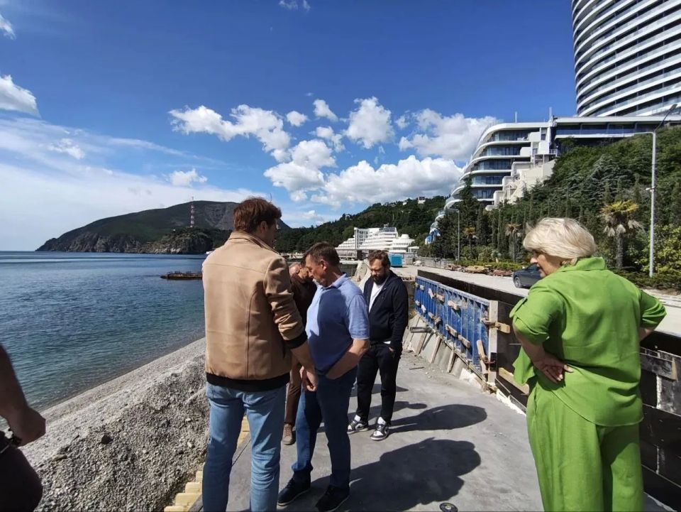 В Алуште капремонт берегоукрепительных сооружений планируют закончить до конца июня В Алуште капремонт берегоукрепительных сооружений планируют закончить до конца июня