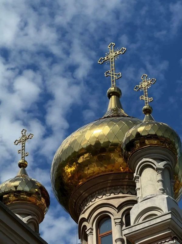Светлой Троицы, ялтинцы!. В это воскресенье православные христиане отмечают День Святой Троицы (Пятидесятницу) – один из 12 главных праздников в церковном календаре