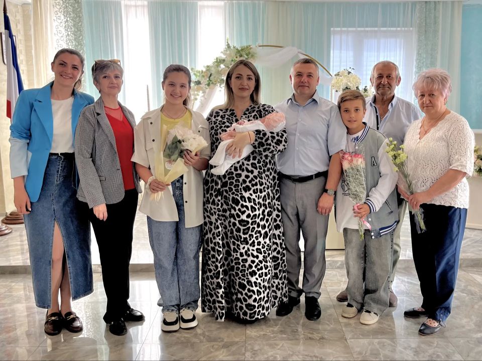 Церемонии регистрации рождения малышей в отделах ЗАГС всегда наполнены искренней радостью и счастьем, становясь трогательным и красивым событием Церемонии регистрации рождения малышей в отделах ЗАГС всегда наполнены искренней радостью и счастьем, становясь трогательным и красивым событием