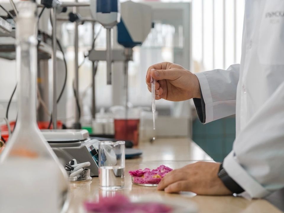 Уважаемые работники и ветераны химической отрасли Республики Крым! Уважаемые работники и ветераны химической отрасли Республики Крым!