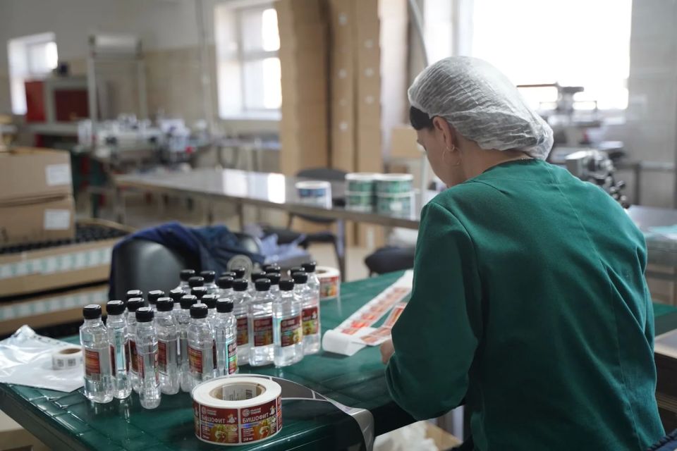 Уважаемые работники и ветераны химической отрасли Республики Крым! Уважаемые работники и ветераны химической отрасли Республики Крым!