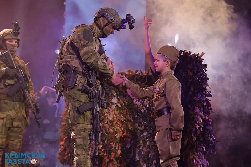 Пока май метался между ливнями и жарой, наши фотографы успели поймать главное: концерты, памятные акции, обновление арт-объектов и даже… состязание деревьев Пока май метался между ливнями и жарой, наши фотографы успели поймать главное: концерты, памятные акции, обновление арт-объектов и даже… состязание деревьев