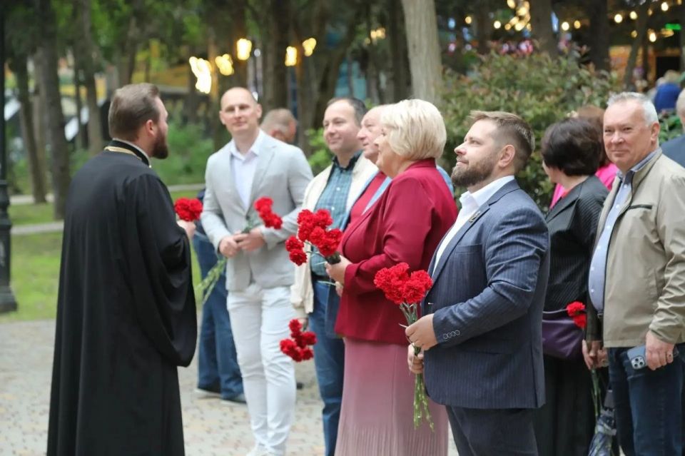 Галина Огнёва: С Днём рождения, Алушта!. В этот особенный день четыре прекрасные пары связали свои судьбы, создав новые семьи в нашем городе Галина Огнёва: С Днём рождения, Алушта!. В этот особенный день четыре прекрасные пары связали свои судьбы, создав новые семьи в нашем городе
