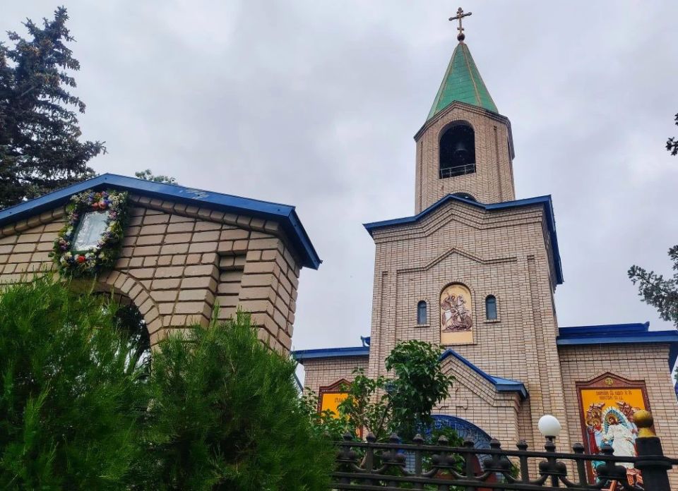 Сердечно поздравляем православных христиан с великим праздником — Днём Святой Троицы!