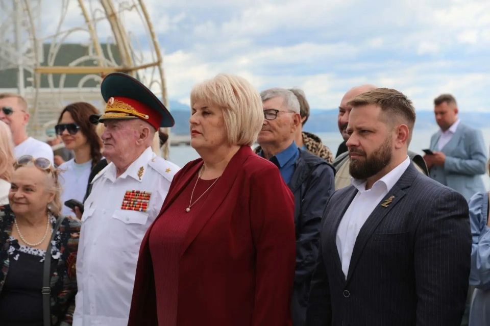 Галина Огнёва: С Днём рождения, Алушта!. В этот особенный день четыре прекрасные пары связали свои судьбы, создав новые семьи в нашем городе Галина Огнёва: С Днём рождения, Алушта!. В этот особенный день четыре прекрасные пары связали свои судьбы, создав новые семьи в нашем городе
