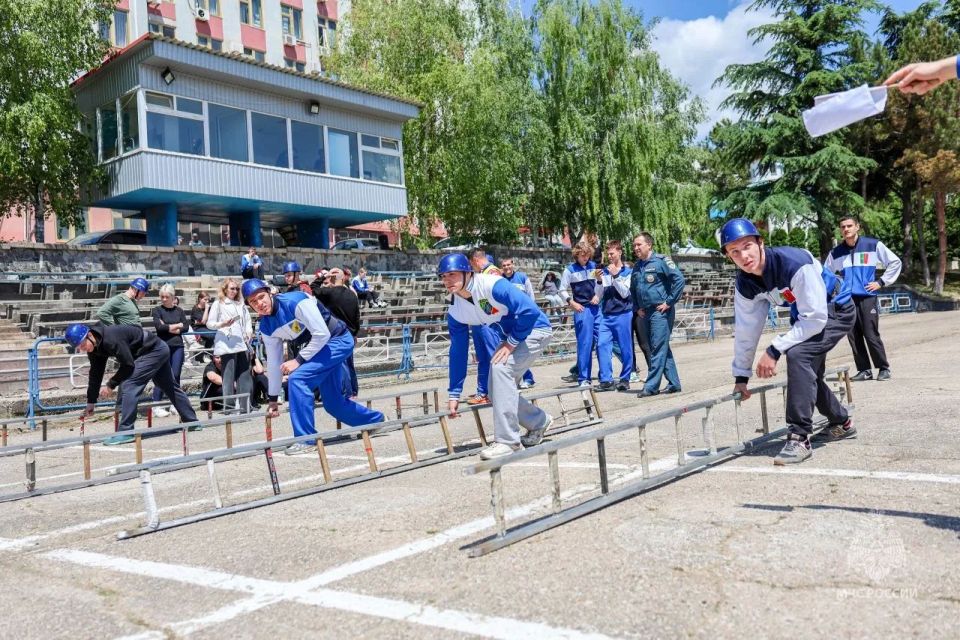Ялтинские юниоры – лучшие в пожарно-спасательном спорте Крыма