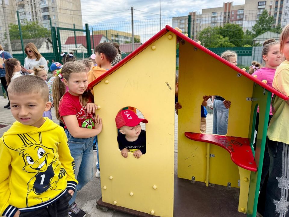 Юрий Нестеренко: Празднование Дня защиты детей сегодня совпало с празднованием 70–летия поселка Комсомольское в Симферополе Юрий Нестеренко: Празднование Дня защиты детей сегодня совпало с празднованием 70–летия поселка Комсомольское в Симферополе
