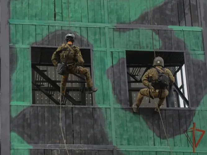 Росгвардейцы из Крыма стали обладателями крапового берета Росгвардейцы из Крыма стали обладателями крапового берета