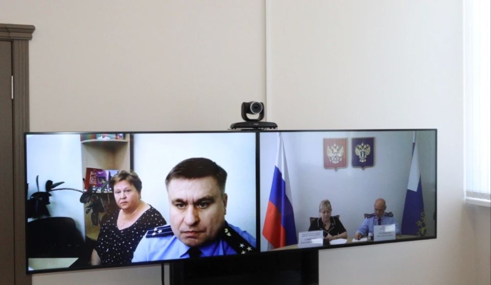 В преддверии Международного дня защиты детей прокурор Республики Крым Олег Камшилов совместно с Уполномоченным по правам ребенка в Республике Крым Светланой Савченко провел прием жителей региона В преддверии Международного дня защиты детей прокурор Республики Крым Олег Камшилов совместно с Уполномоченным по правам ребенка в Республике Крым Светланой Савченко провел прием жителей региона