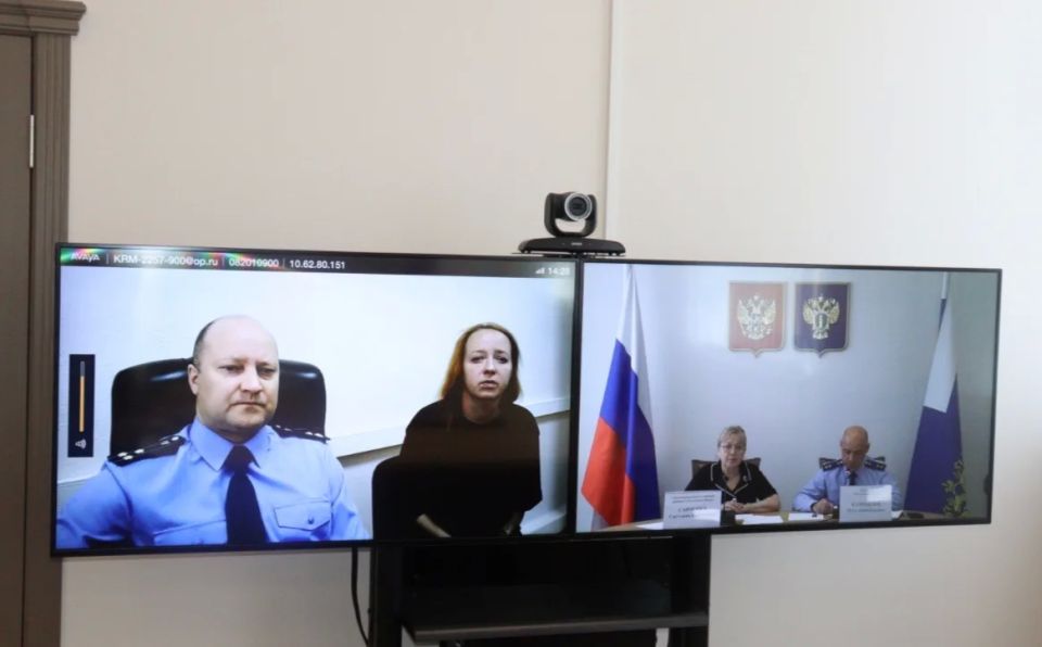 В преддверии Международного дня защиты детей прокурор Республики Крым Олег Камшилов совместно с Уполномоченным по правам ребенка в Республике Крым Светланой Савченко провел прием жителей региона В преддверии Международного дня защиты детей прокурор Республики Крым Олег Камшилов совместно с Уполномоченным по правам ребенка в Республике Крым Светланой Савченко провел прием жителей региона