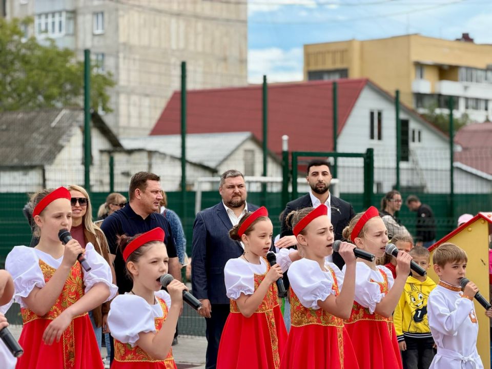 Юрий Нестеренко: Празднование Дня защиты детей сегодня совпало с празднованием 70–летия поселка Комсомольское в Симферополе Юрий Нестеренко: Празднование Дня защиты детей сегодня совпало с празднованием 70–летия поселка Комсомольское в Симферополе
