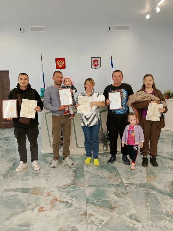 В России права детей надежно защищены федеральным законом «Об основных гарантиях прав ребенка в Российской Федерации» от 24 июля 1998 года В России права детей надежно защищены федеральным законом «Об основных гарантиях прав ребенка в Российской Федерации» от 24 июля 1998 года