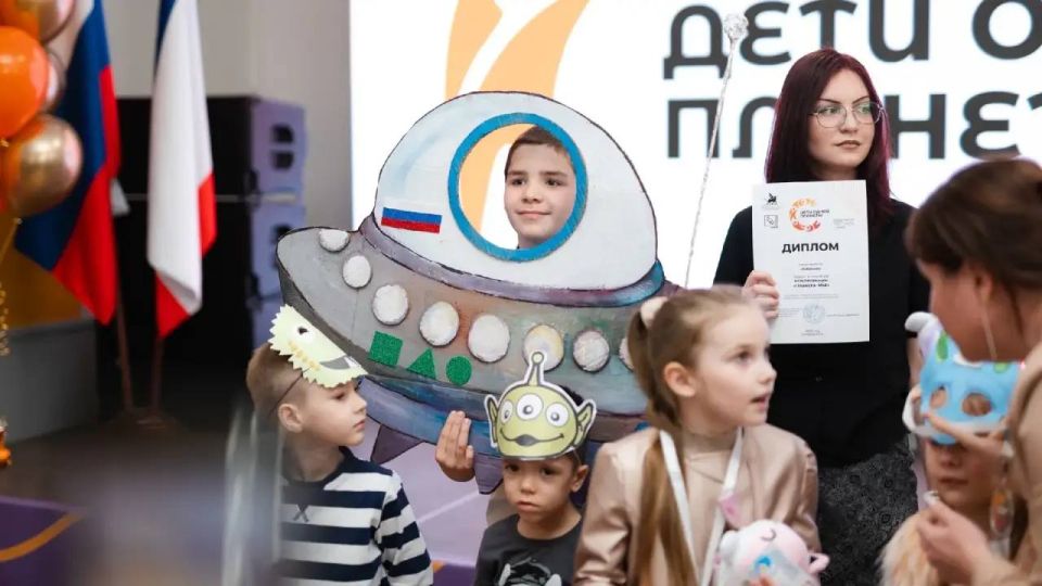 Алексей Зинченко: С Днём защиты детей и первым днём лета!