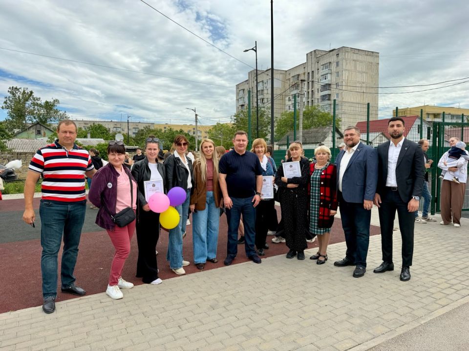 Юрий Нестеренко: Празднование Дня защиты детей сегодня совпало с празднованием 70–летия поселка Комсомольское в Симферополе Юрий Нестеренко: Празднование Дня защиты детей сегодня совпало с празднованием 70–летия поселка Комсомольское в Симферополе