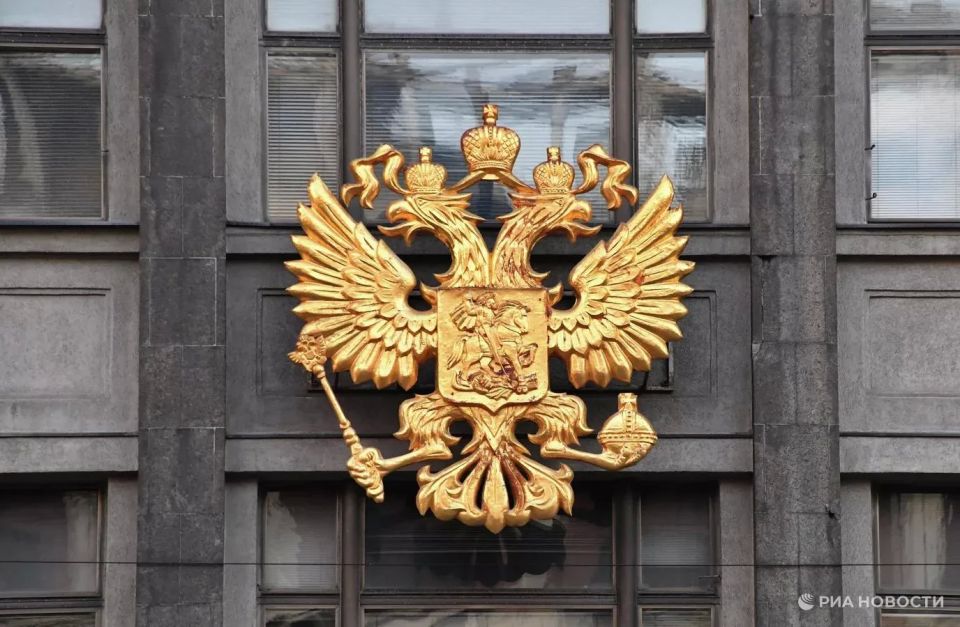 Снять деньги с карт и применить биометрию: новое в законах России с июня
