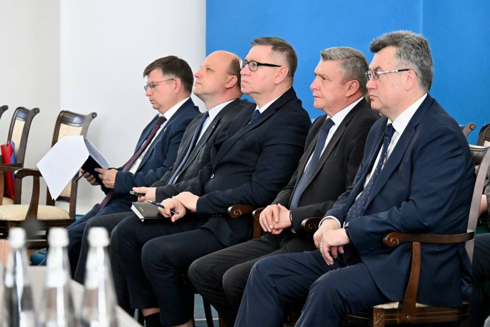 Владимир Немцев: Сегодня на пленарном заседании приняли сразу несколько законов в поддержку участников специальной военной операции и их семей Владимир Немцев: Сегодня на пленарном заседании приняли сразу несколько законов в поддержку участников специальной военной операции и их семей