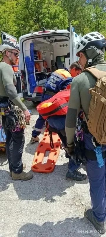 Михаил Развожаев: Спасатели эвакуировали альпиниста, сорвавшегося на горе Мердвен-Кая Михаил Развожаев: Спасатели эвакуировали альпиниста, сорвавшегося на горе Мердвен-Кая