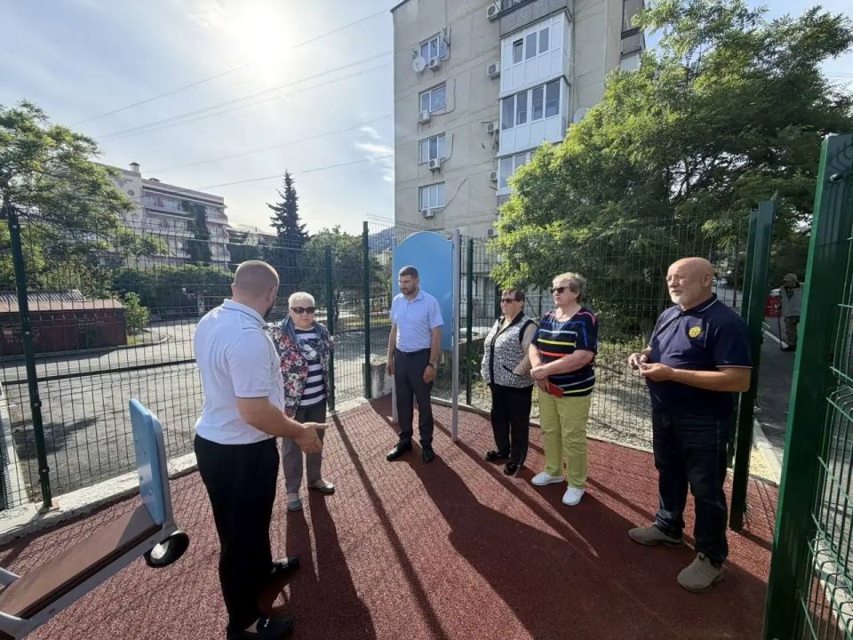 Кирилл Чебышев: В продолжение цикла встреч с жителями многоквартирных домов посетили МКД по ул. Айвазовского, 23 в Судаке Кирилл Чебышев: В продолжение цикла встреч с жителями многоквартирных домов посетили МКД по ул. Айвазовского, 23 в Судаке