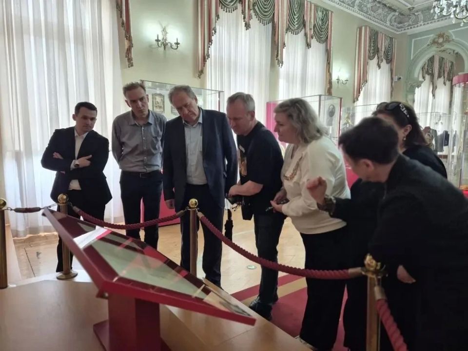 Делегация Республики Крым посетила музей имени Е.Д. Фелицына Делегация Республики Крым посетила музей имени Е.Д. Фелицына