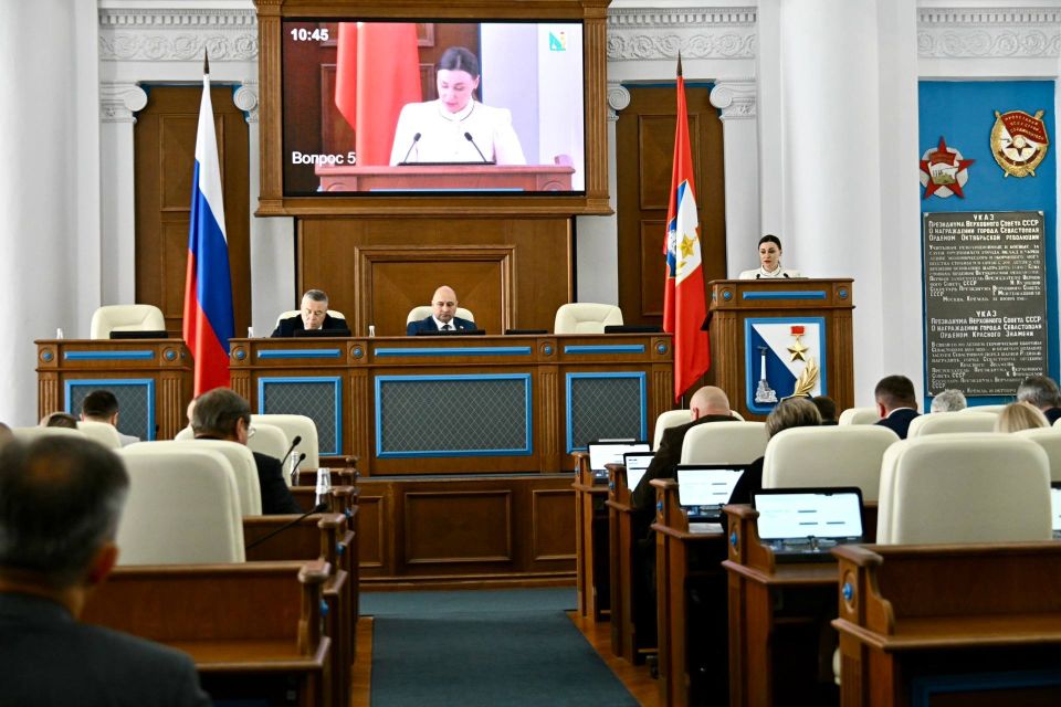 Владимир Немцев: Сегодня на пленарном заседании приняли сразу несколько законов в поддержку участников специальной военной операции и их семей