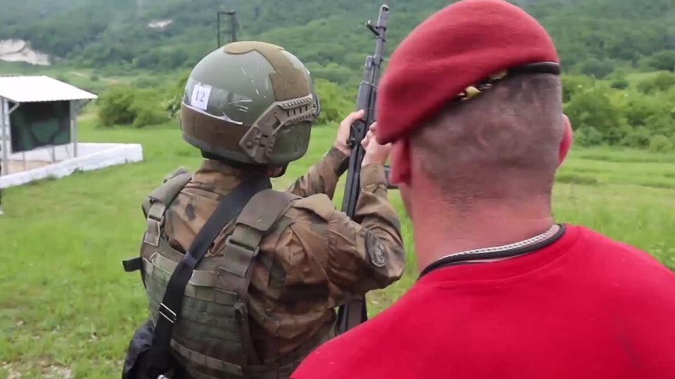 Крымские росгвардейцы стали обладателями краповых беретов