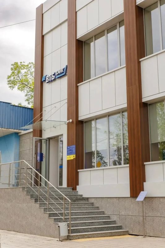 В Старом Крыму открылся обновленный офис ВТБ В Старом Крыму открылся обновленный офис ВТБ