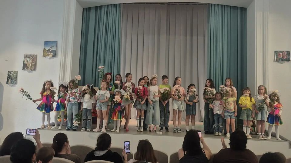 Премьера на одном дыхании. В первый день лета, в День защиты детей, в Форосском поселковом клубе прогремела премьера Премьера на одном дыхании. В первый день лета, в День защиты детей, в Форосском поселковом клубе прогремела премьера