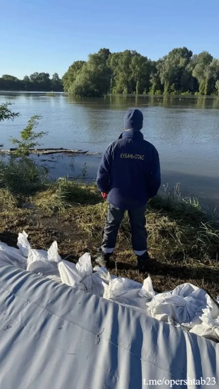 Режим ЧС введен в 4 населенных пунктах Крымского района Кубани из-за перелива воды из русла реки, сообщает оперштаб региона