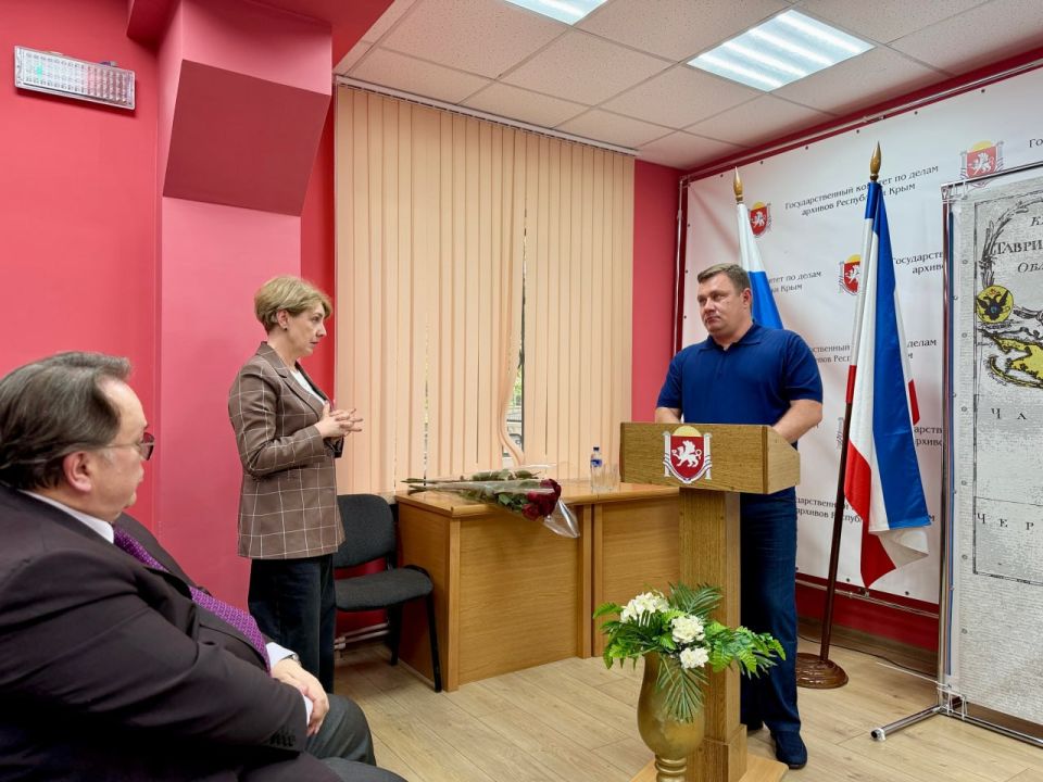 Юрий Нестеренко: В ходе встречи с коллективом Государственного комитета по делам архивов Республики Крым, обсудили большую просветительская работу государственных и муниципальных архивов, в том числе с молодёжью Юрий Нестеренко: В ходе встречи с коллективом Государственного комитета по делам архивов Республики Крым, обсудили большую просветительская работу государственных и муниципальных архивов, в том числе с молодёжью