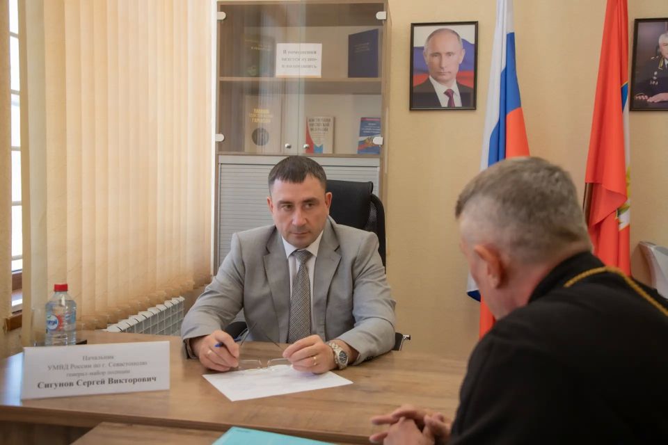 Начальник УМВД России по г.Севастополю генерал-майор полиции Сергей Сигунов провёл личный приём граждан Начальник УМВД России по г.Севастополю генерал-майор полиции Сергей Сигунов провёл личный приём граждан