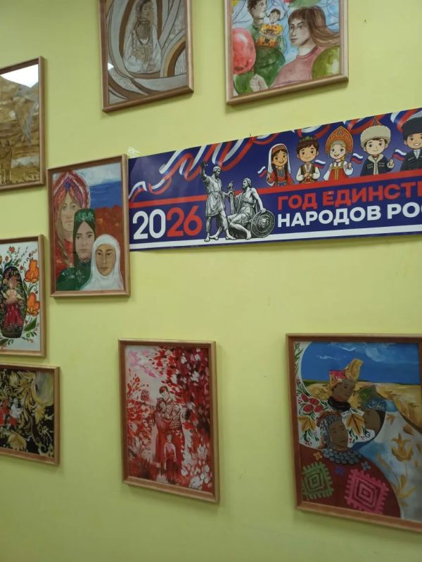 В рамках празднования Дня защиты детей Алуштинский отдел ЗАГС открыл выставку детских рисунков В рамках празднования Дня защиты детей Алуштинский отдел ЗАГС открыл выставку детских рисунков