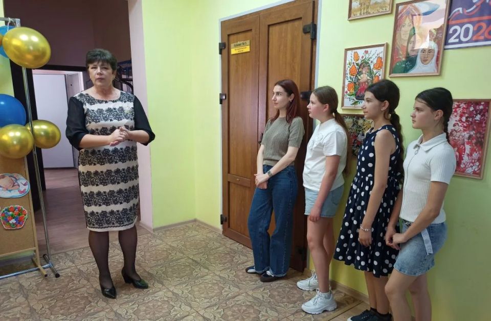 В рамках празднования Дня защиты детей Алуштинский отдел ЗАГС открыл выставку детских рисунков В рамках празднования Дня защиты детей Алуштинский отдел ЗАГС открыл выставку детских рисунков