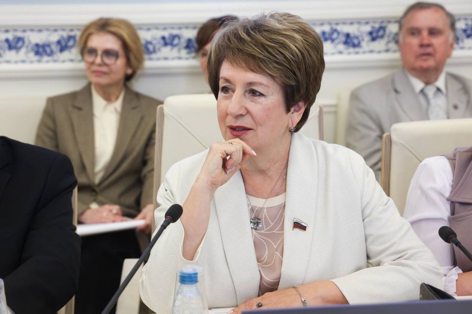 Екатерина Алтабаева: Сегодня приняла участие в заседании Комитета СФ по науке, образованию и культуре, где мы обсудили рекомендации, выработанные по итогам встречи Председателя СФ Валентины Матвиенко с деятелями театрального... Екатерина Алтабаева: Сегодня приняла участие в заседании Комитета СФ по науке, образованию и культуре, где мы обсудили рекомендации, выработанные по итогам встречи Председателя СФ Валентины Матвиенко с деятелями театрального...
