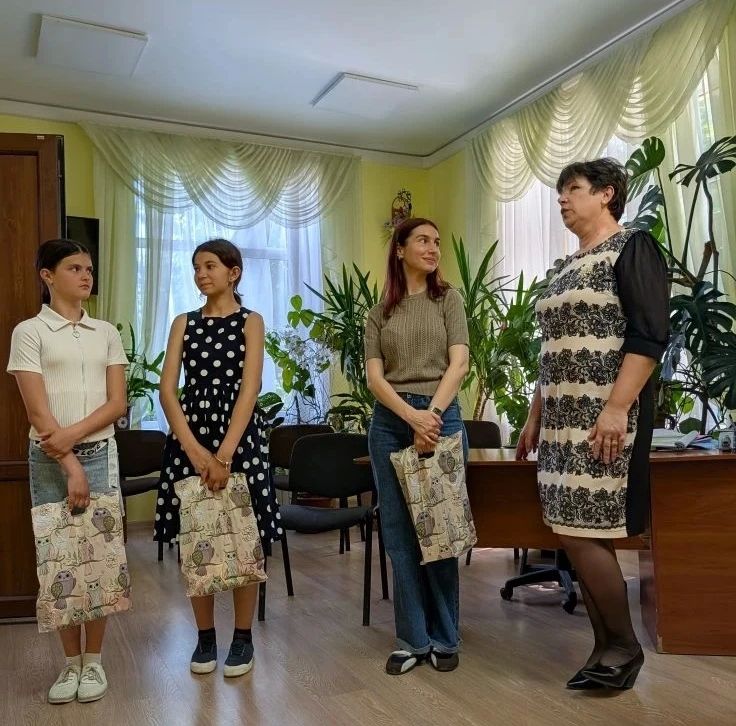 В рамках празднования Дня защиты детей Алуштинский отдел ЗАГС открыл выставку детских рисунков В рамках празднования Дня защиты детей Алуштинский отдел ЗАГС открыл выставку детских рисунков
