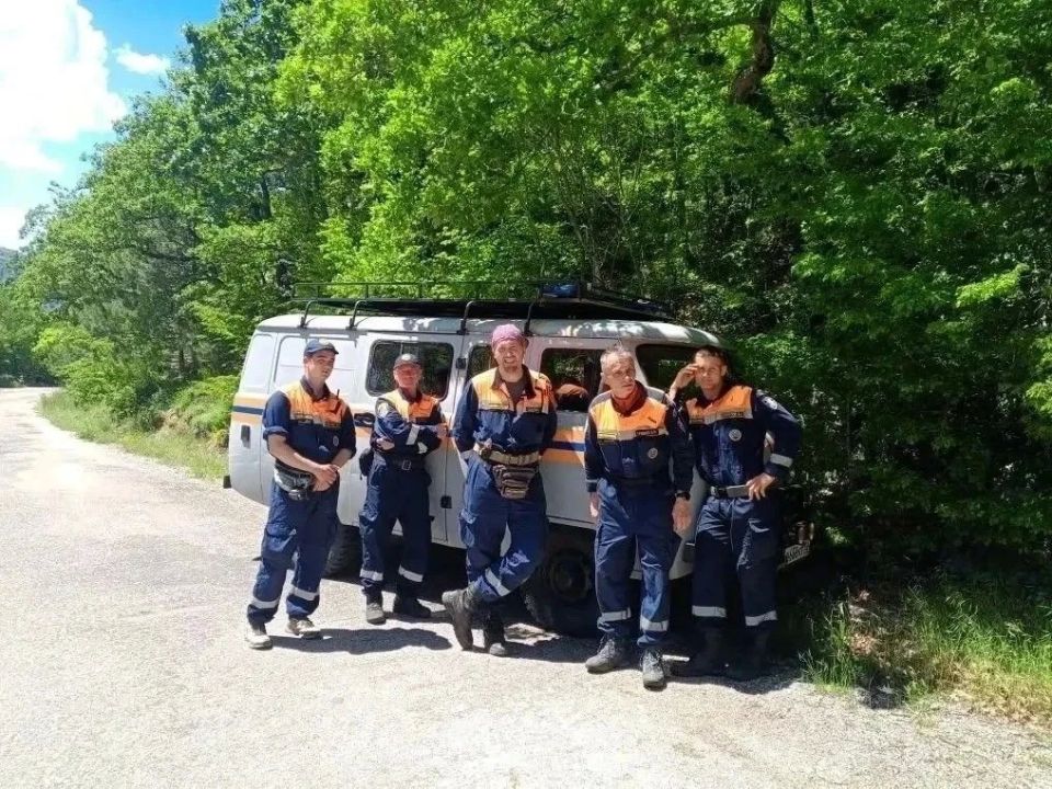 Спасатели эвакуировали альпиниста на горе МердвенКая Спасатели эвакуировали альпиниста на горе МердвенКая