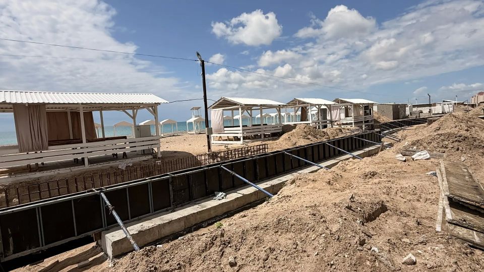 Эдуард Щёголев оценил ход строительства водовода и старт работ на новой набережной «Золотые пески России» Эдуард Щёголев оценил ход строительства водовода и старт работ на новой набережной «Золотые пески России»