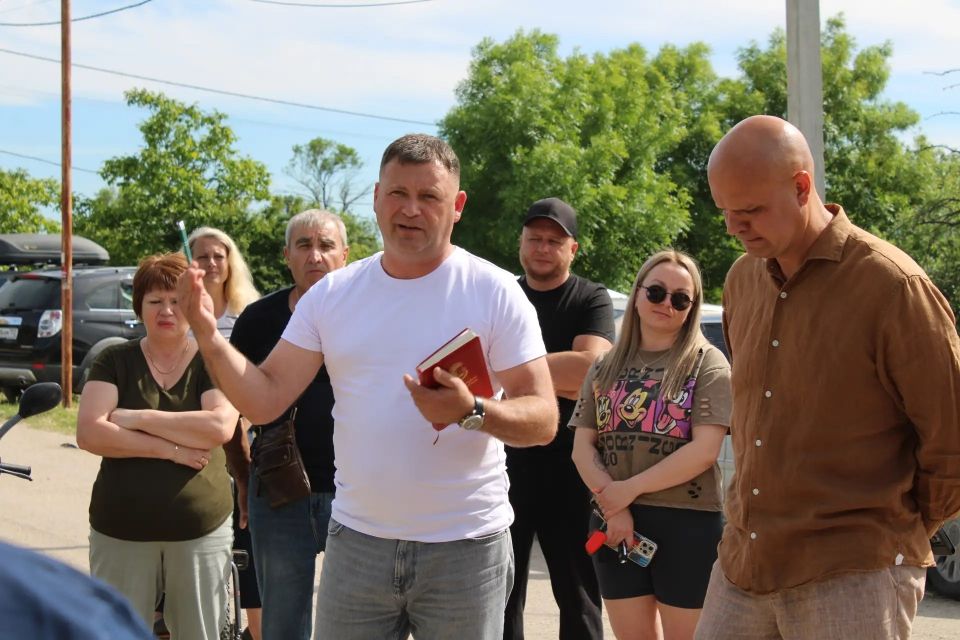 Игорь Крутьков: Сегодня состоялась одна из самых ожидаемых встреч с собственниками земельных участков в СНТ «Аджимушкаец» Игорь Крутьков: Сегодня состоялась одна из самых ожидаемых встреч с собственниками земельных участков в СНТ «Аджимушкаец»