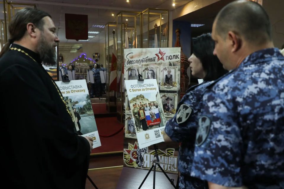 Росгвардейцы приняли участие в фотовыставке «С Богом – за Отчизну» в Крыму Росгвардейцы приняли участие в фотовыставке «С Богом – за Отчизну» в Крыму