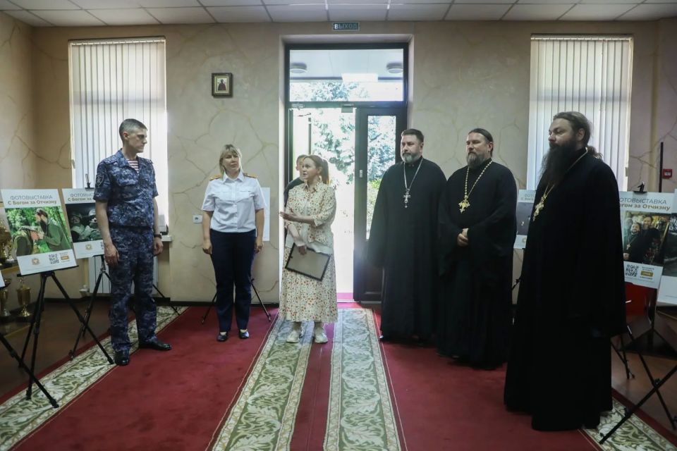 Росгвардейцы приняли участие в фотовыставке «С Богом – за Отчизну» в Крыму