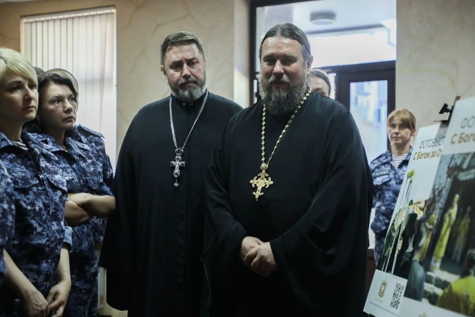 Росгвардейцы приняли участие в фотовыставке «С Богом – за Отчизну» в Крыму Росгвардейцы приняли участие в фотовыставке «С Богом – за Отчизну» в Крыму