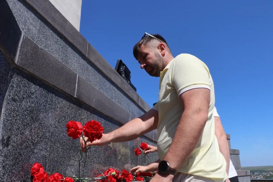Иван Кошель: Собрались у Обелиска Славы на горе Митридат вместе с участниками фестиваля «Кубок Героев» Иван Кошель: Собрались у Обелиска Славы на горе Митридат вместе с участниками фестиваля «Кубок Героев»