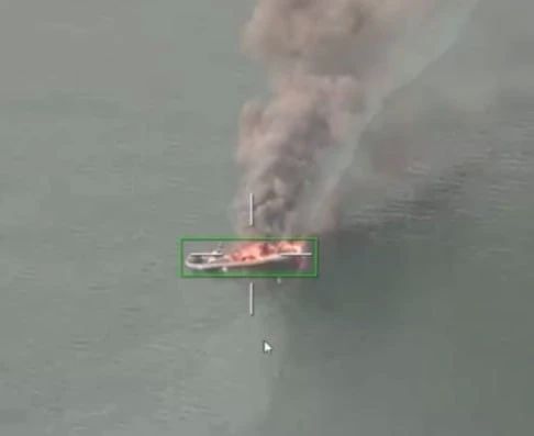 Уничтоженный катер Patrol 24 WP SAR морской поисково-спасательной службы Украины в результате попадания управляемой "Герани" в Черном море Уничтоженный катер Patrol 24 WP SAR морской поисково-спасательной службы Украины в результате попадания управляемой "Герани" в Черном море