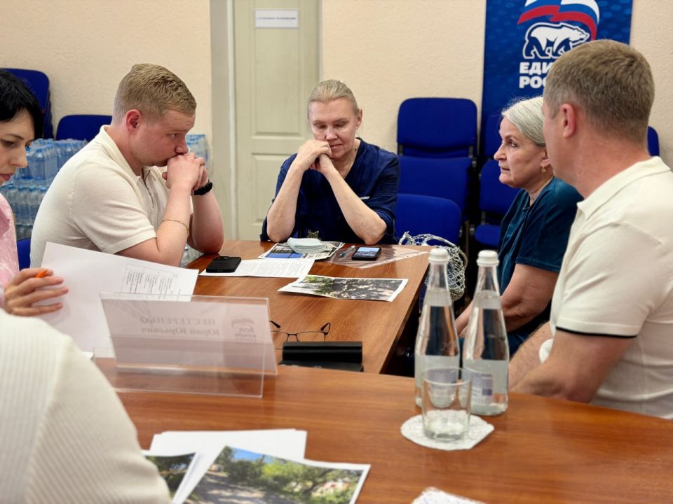 Юрий Нестеренко: В рамках тематической недели приёмов граждан по вопросам материнства и детства, разбирались в вопросах летнего отдыха и оздоровления детей, оказания содействия стоматологических услуг ребенку с ограниченными... Юрий Нестеренко: В рамках тематической недели приёмов граждан по вопросам материнства и детства, разбирались в вопросах летнего отдыха и оздоровления детей, оказания содействия стоматологических услуг ребенку с ограниченными...
