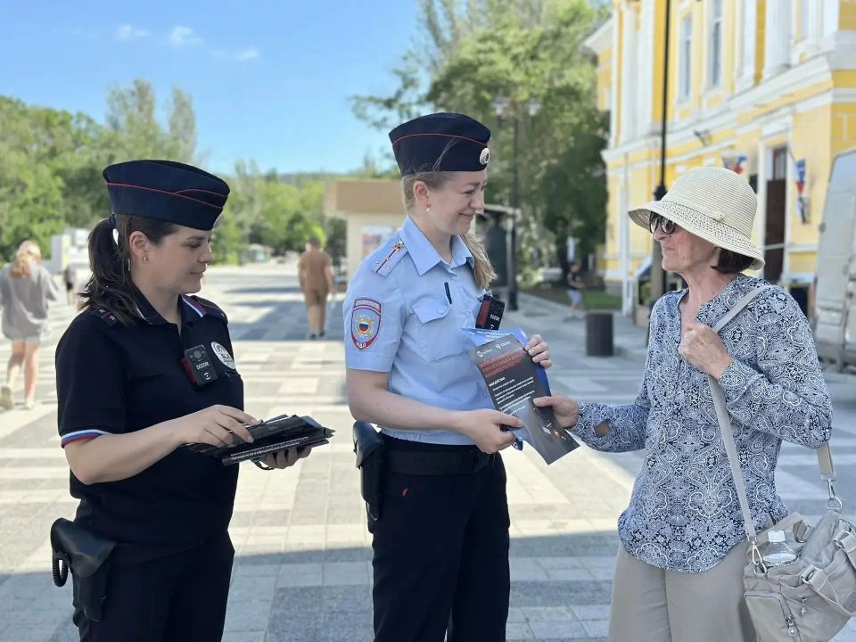 В Феодосии сотрудники полиции провели профилактическую акцию, направленную против ITмошенничества В Феодосии сотрудники полиции провели профилактическую акцию, направленную против ITмошенничества