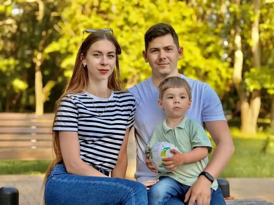 В Керчи семья сотрудника полиции приняла участие в доброй акции «Мама, папа, я – счастливая семья» В Керчи семья сотрудника полиции приняла участие в доброй акции «Мама, папа, я – счастливая семья»