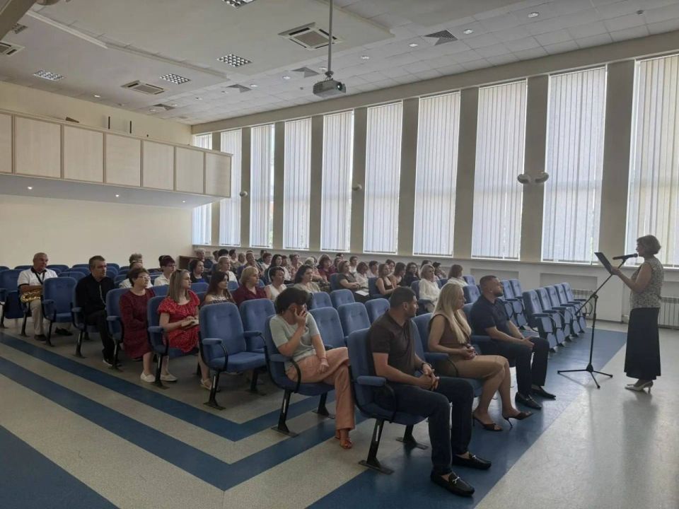 Кирилл Чебышев: Сегодня, в рамках празднования Дня социального работника, совместно с председателем Судакского городского совета Дарьей Дейнеко чествовали сотрудников органов социальной защиты населения, посвятивших свою... Кирилл Чебышев: Сегодня, в рамках празднования Дня социального работника, совместно с председателем Судакского городского совета Дарьей Дейнеко чествовали сотрудников органов социальной защиты населения, посвятивших свою...