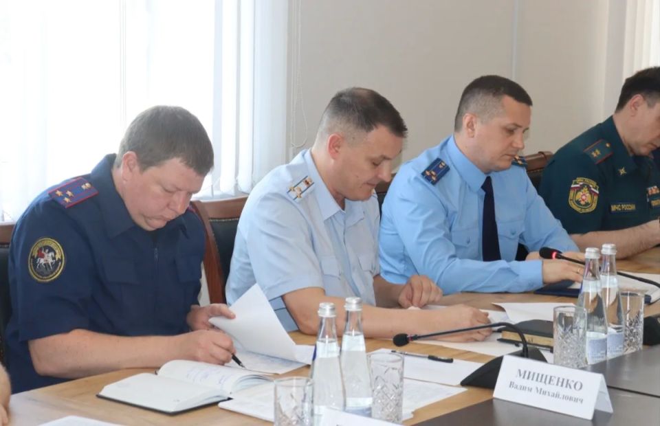Под председательством прокурора Республики Крым Олега Камшилова состоялось координационное совещание руководителей правоохранительных органов региона, на котором обсуждена эффективность работы правоохранительных органов по... Под председательством прокурора Республики Крым Олега Камшилова состоялось координационное совещание руководителей правоохранительных органов региона, на котором обсуждена эффективность работы правоохранительных органов по...