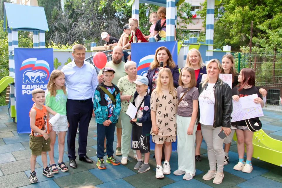 На радость детям Гаспры!. В преддверии Дня России в посёлке открылась новая современная детская площадка На радость детям Гаспры!. В преддверии Дня России в посёлке открылась новая современная детская площадка